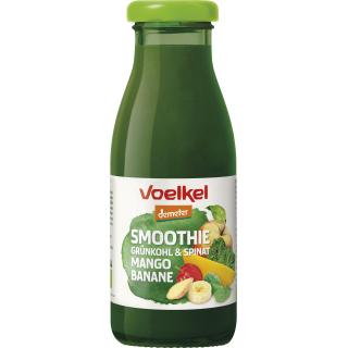 Grüner Smoothie mit Mango, Grünkohl und Spinat