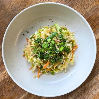 Asiatischer Weißkohlsalat mit Sesam & Limette