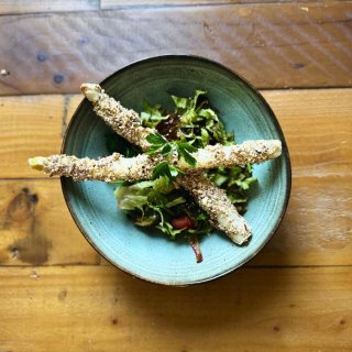 Weißer Spargel mit Nusskruste