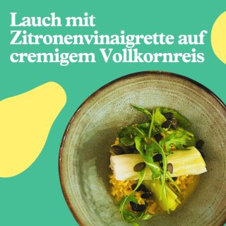 Lauch (Porree) mit Zitronenvinaigrette auf cremige