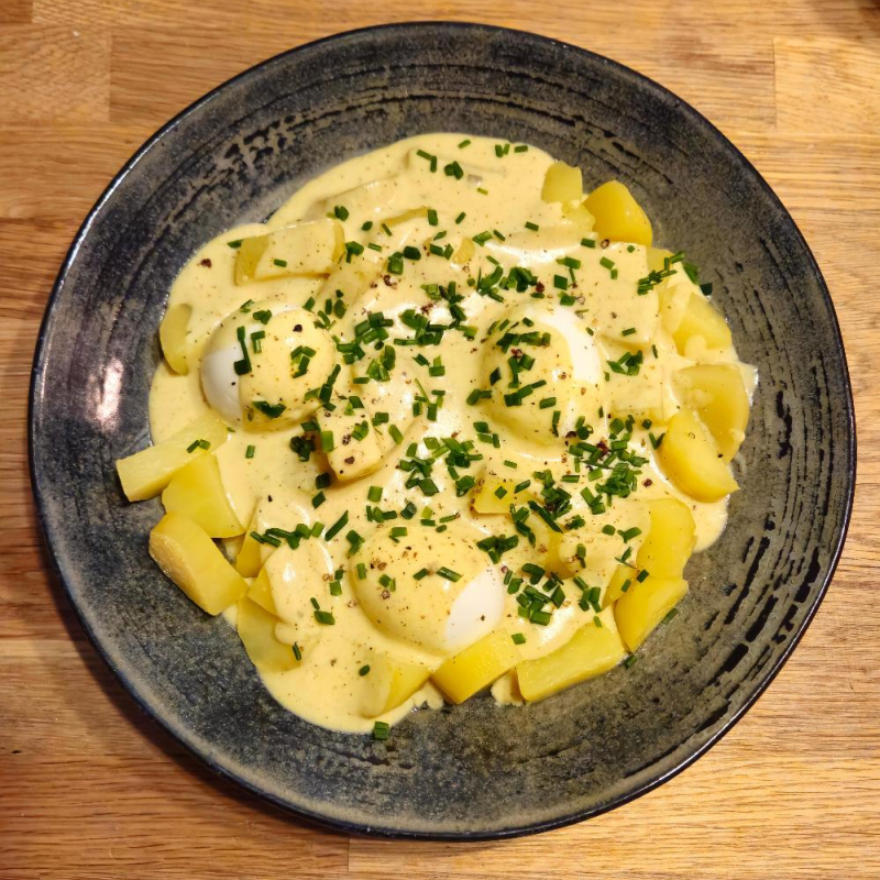 Levis Senfeier mit Kartoffeln