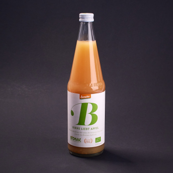 Birne liebt Apfel Saft